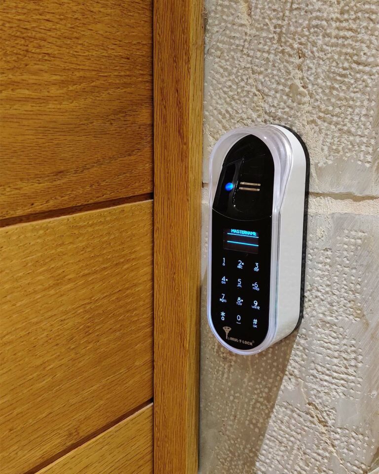 Entr מערכת נעילה חכמה 4 Fingerprint and touch code of an entr smart lock. A unit is installed on a Jerusalem stone