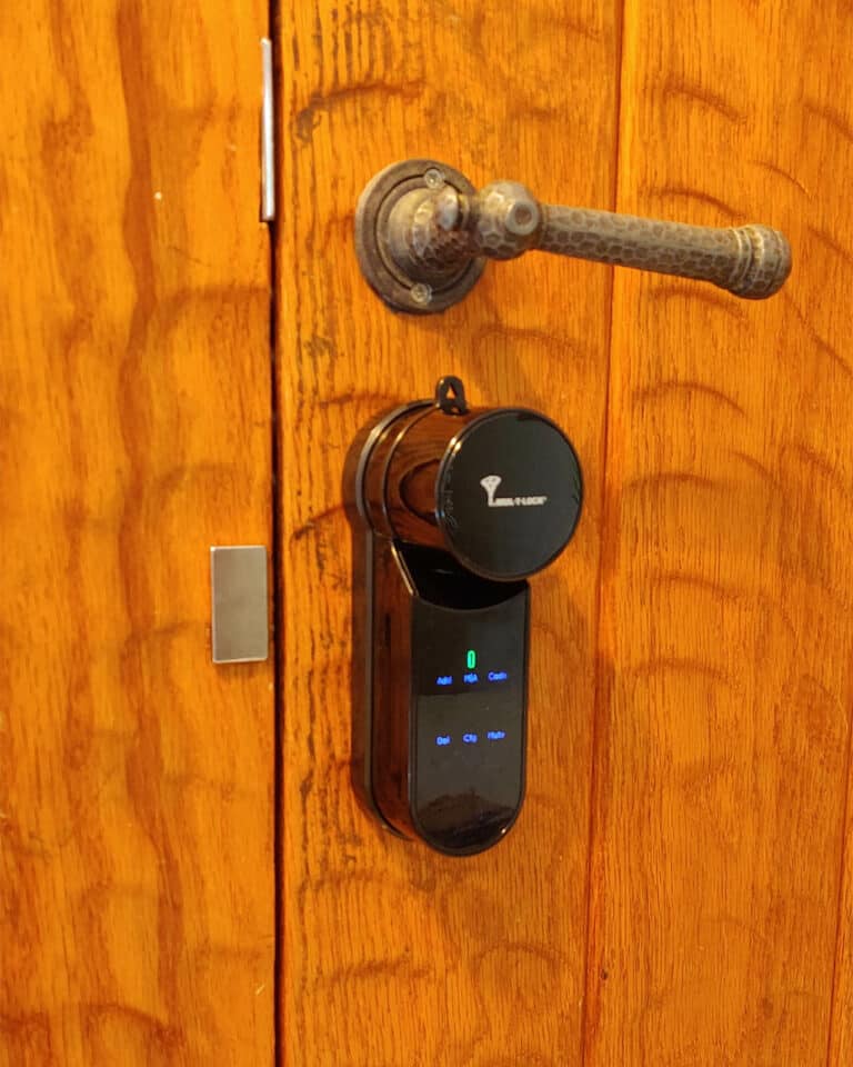 Entr מערכת נעילה חכמה 1 Smart lock _Entr_ black finish. a wooden door installed by smart lock israel.