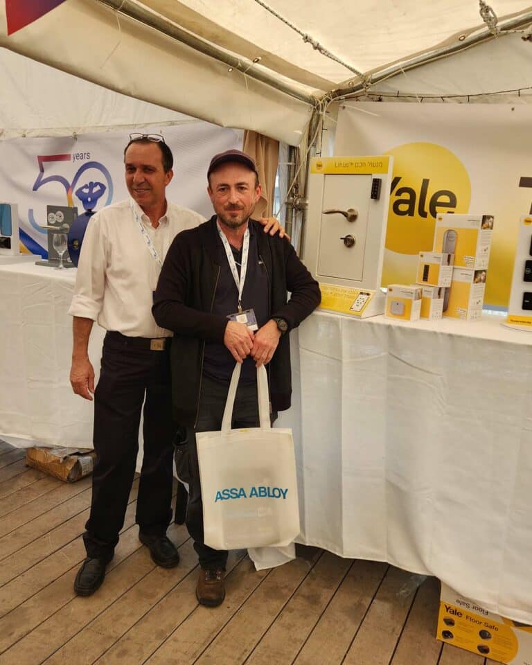 אודות 3 An exhibition of multilock smart locks