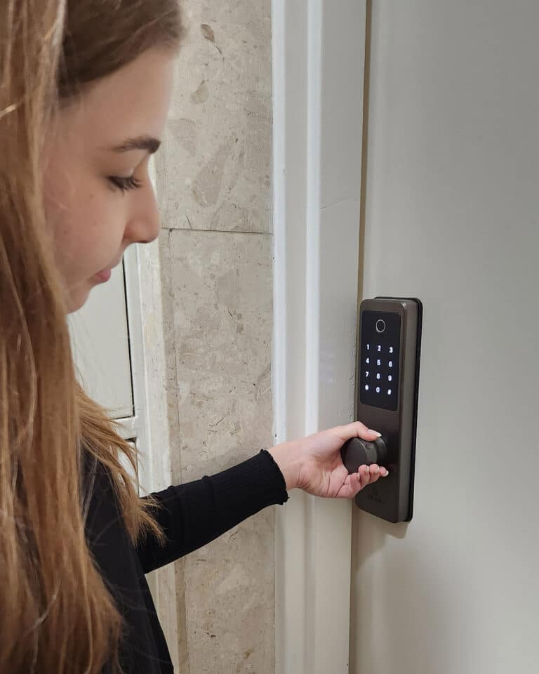Elock Wize finish gray installed by smart lock israel. Emilia at the door (2)