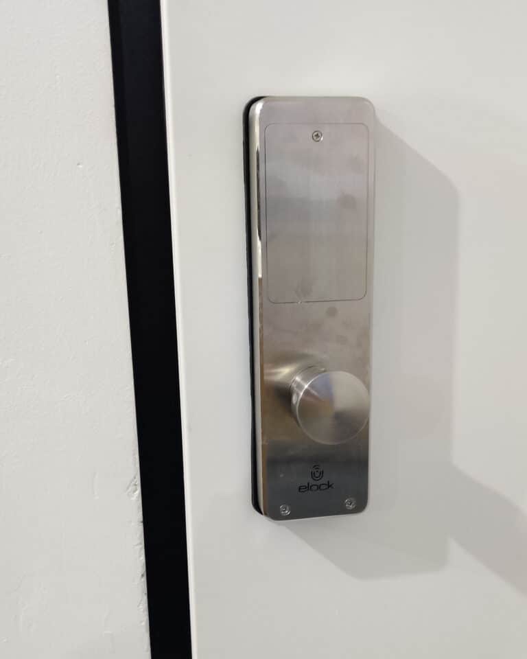 Elock Wize finish silver installed by smart lock israel. Internal part