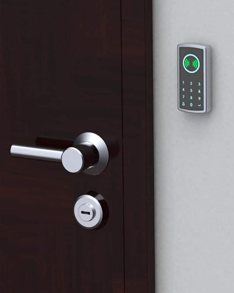מנעול חכם C&M8200 1 smart keypad white c&m8200 mounted on the wall