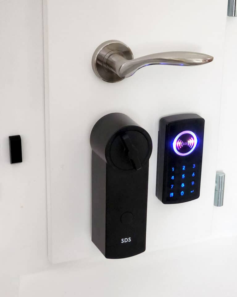 מנעול חכם C&M8200 2 smart lock + keypad c&m8200