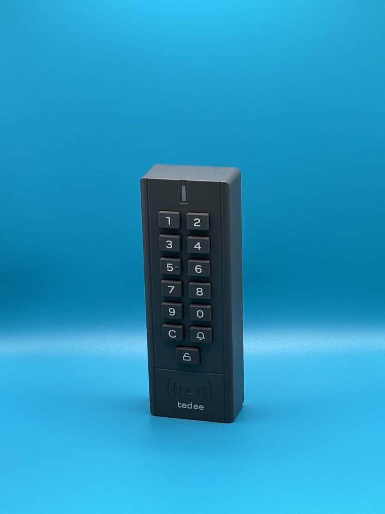 מנעול חכם Tedee Pro 8 tedee keypad smart lock israel